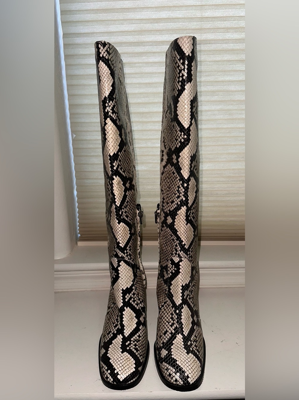 NWOT- Stuart Weitzman Luxe Python Snake Print Leather Knee High Boots Sz 7